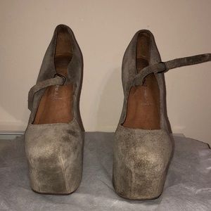 Jeffrey Campbell Platforms Size 7